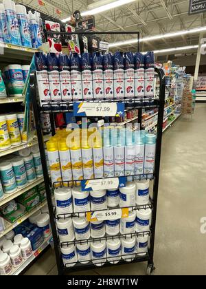 Hephzibah, GA USA - 12 02 21: Interni negozio di alimentari KJs Foto Stock