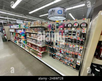 Hephzibah, GA USA - 12 02 21: Interni negozio di alimentari KJs Foto Stock