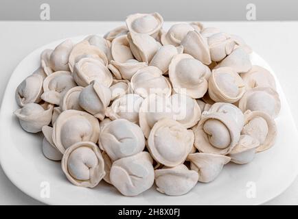 Ravioli crudi in primo piano. Foto Stock