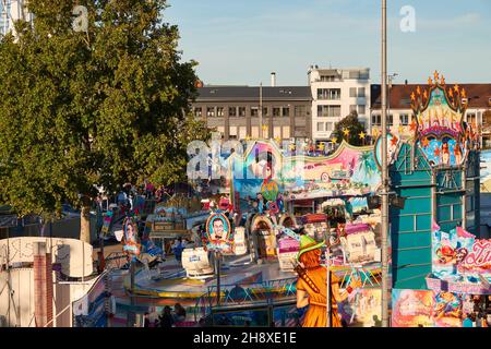 Stoccarda Bad Canstatt, Germania - 11 ottobre 2019: Vista di un giro di divertimento, Canstatter Folks Festival. Stoccarda, Germania Foto Stock