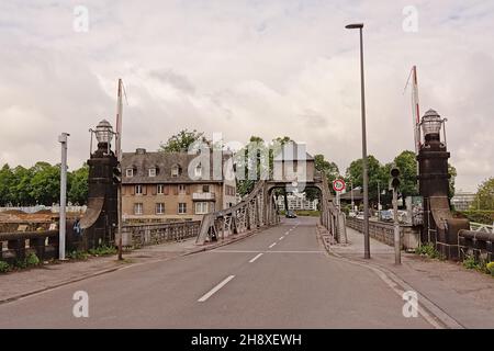 Deutzer Drehbrücke, ponte sospeso sul Reno a Colonia, Germania Foto Stock