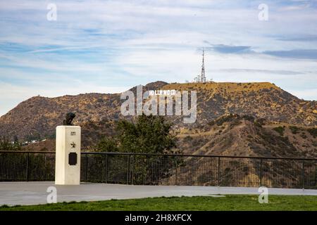 LOS ANGELES, STATI UNITI D'AMERICA - 19 novembre 2019: Il cartello di Hollywood visto dall'Osservatorio Griffith a Los Angeles, Stati Uniti Foto Stock