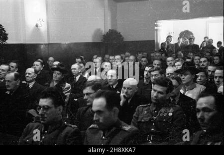 Warszawa, 1946-04. Narada aktywu warszawskiego Polskiej Partii Robotniczej PPR (?). po/gr PAP/Stanis³aw Urbanowicz Varsavia, aprile 1946. Incontro dei funzionari di Varsavia del Partito operaio Polacco (PPR). po/gr PAP/Stanislaw Urbanowicz Foto Stock