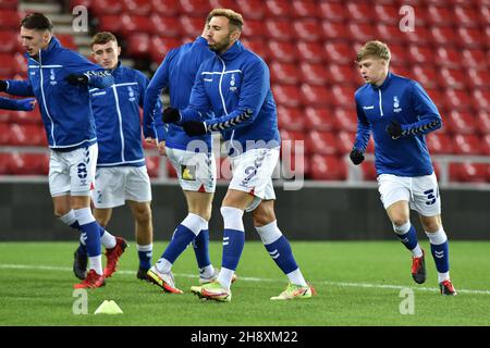 SUNDERLAND, GBR. 1 DICEMBRE Oldham Athletic's Hallam Hope durante la partita del Trofeo EFL tra Sunderland e Oldham Athletic allo Stadio della luce, Sunderland, mercoledì 1 dicembre 2021. (Credit: Eddie Garvey | MI News) Foto Stock