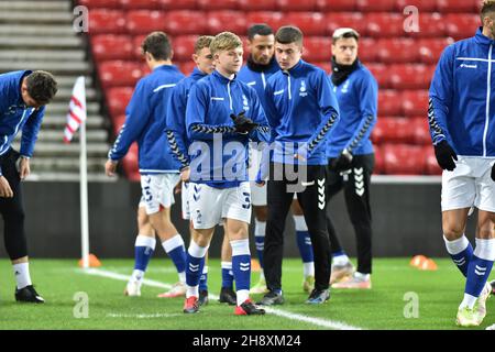 SUNDERLAND, GBR. 1 DICEMBRE Harry Vaughan di Oldham Athletic durante la partita del Trofeo EFL tra Sunderland e Oldham Athletic allo Stadium of Light di Sunderland mercoledì 1 dicembre 2021. (Credit: Eddie Garvey | MI News) Foto Stock