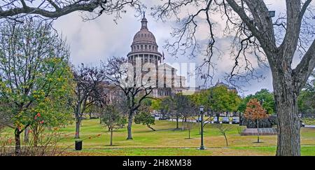 Texas state Capitol in autunno / autunno, sede del governo dello stato americano del Texas nel centro di Austin, Texas, Stati Uniti / Stati Uniti Foto Stock
