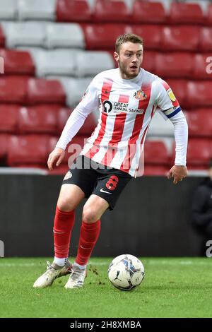 SUNDERLAND, GBR. DIC 1 immagine di azione di Stock di Elliot Embleton di Sunderland durante la partita del Trofeo EFL tra Sunderland e Oldham Athletic allo Stadio della luce, Sunderland mercoledì 1 dicembre 2021. (Credit: Eddie Garvey | MI News) Credit: MI News & Sport /Alamy Live News Foto Stock