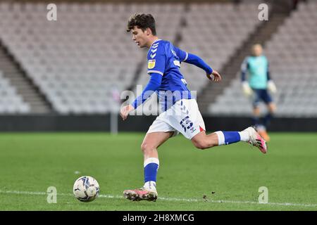 SUNDERLAND, GBR. DIC 1 immagine d'azione di Oldham Athletic's Benny Couto durante la partita del Trofeo EFL tra Sunderland e Oldham Athletic allo Stadio della luce, Sunderland mercoledì 1 dicembre 2021. (Credit: Eddie Garvey | MI News) Credit: MI News & Sport /Alamy Live News Foto Stock