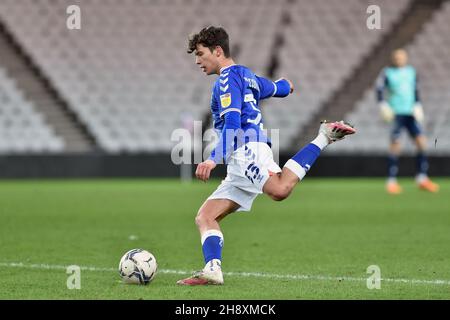 SUNDERLAND, GBR. DIC 1 immagine d'azione di Oldham Athletic's Benny Couto durante la partita del Trofeo EFL tra Sunderland e Oldham Athletic allo Stadio della luce, Sunderland mercoledì 1 dicembre 2021. (Credit: Eddie Garvey | MI News) Credit: MI News & Sport /Alamy Live News Foto Stock