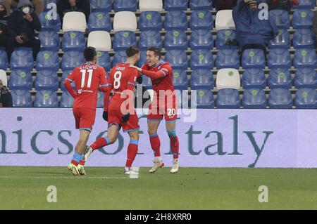 Reggio Emilia, Italia. 01 dicembre 2021. Reggio Emilia (RE), Italia, 01 Dicembre 2021, Stadio Mapei - Città del Tricolore, 15Â° giornata campione Serie A Tim 2021/2022, contrasto tra le squadre del US Sassuolo Calcio e dell'SSC Napoli, nellas foto: l'esoltanza dopo ilgol di 8 Fabian Ruiz Credit: Live Photo Agency/Alamy Foto Stock