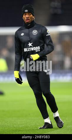 Londra, Inghilterra, 2 dicembre 2021. Ivan Toney di Brentford si riscalda durante la partita della Premier League al Tottenham Hotspur Stadium di Londra. Il credito d'immagine dovrebbe essere: David Klein / Sportimage Foto Stock