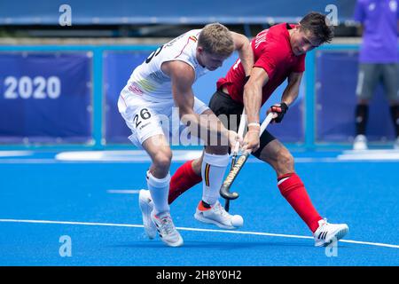 Tokyo, Giappone. 29 luglio 2021. Victor Wegnez (26) Belgio e Brendan Guraliuk (13) del Canada combattono per la palla durante i Giochi Olimpici di Tokyo 2020 Hockey da uomo prima partita tra Canada e Belgio allo Stadio Oi Hockey di Tokyo, Giappone. Daniel Lea/CSM}. Credit: csm/Alamy Live News Foto Stock