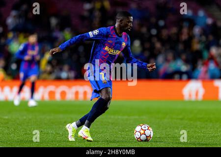 BARCELLONA - NOV 23: Ousmane Dembele in azione durante la partita UEFA Champions League tra il FC Barcelona e Benfica allo stadio Camp Nou di Novem Foto Stock