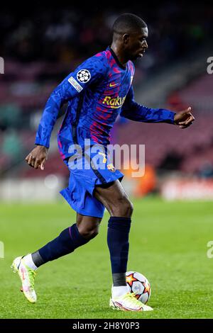 BARCELLONA - NOV 23: Ousmane Dembele in azione durante la partita UEFA Champions League tra il FC Barcelona e Benfica allo stadio Camp Nou di Novem Foto Stock