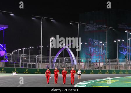 Ferrari cammina sul circuito. Gran Premio dell'Arabia Saudita, giovedì 2 dicembre 2021. Jeddah, Arabia Saudita. Foto Stock