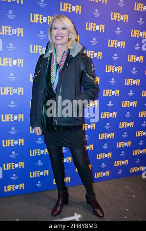 Anneka Rice ha frequentato Life of Pi al Wyndham’s Theatre, Charing Cross Rd, Londra, Regno Unito. 2 dicembre 2012. Foto Stock