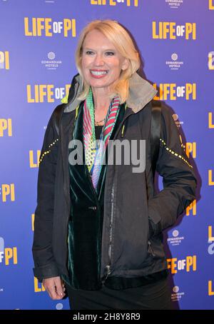 Anneka Rice ha frequentato Life of Pi al Wyndham’s Theatre, Charing Cross Rd, Londra, Regno Unito. 2 dicembre 2012. Foto Stock