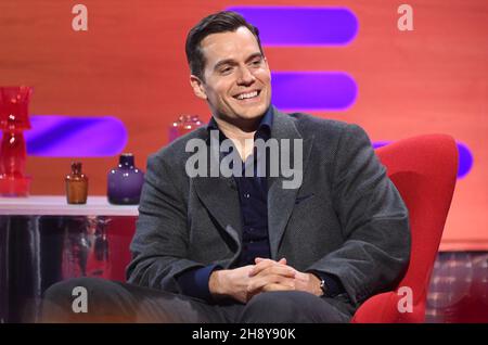 USO EDITORIALE SOLO Henry Cavill durante le riprese per il Graham Norton Show presso il BBC Studioworks 6 Television Center, Wood Lane, Londra, per essere trasmesso su BBC One venerdì sera. Foto Stock