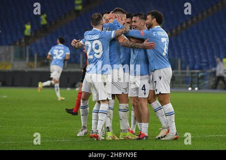 Roma, Italia, 2 dicembre 2021 i giocatori laziali si esaltano dopo aver segnato il traguardo 3-3 nel 56° minuto al Lazio vs Udinese Serie A League Credit:Roberto Ramaccia/Alamy Live News Foto Stock