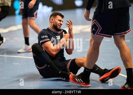 Nedim Remili del PSG si inferisce durante la EHF Champions League, partita di pallamano di gruppo B tra Paris Saint-Germain e Lomza vive Kielce il 2 dicembre 2021 allo stadio Pierre de Coubertin di Parigi, Francia - Foto Victor Joly / DPPI Foto Stock