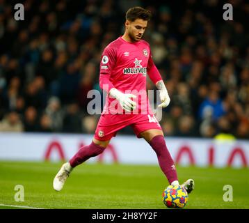 Londra, Regno Unito. 2 dicembre 2021. LONDRA, Inghilterra - DICEMBRE 02: Alvaro Fernandez di Brentford entra durante la Premier League tra Tottenham Hotspur e Brentford allo stadio Tottenham Hotspur, Londra, Inghilterra il 02 Dicembre 2021 Credit: Action Foto Sport/Alamy Live News Foto Stock