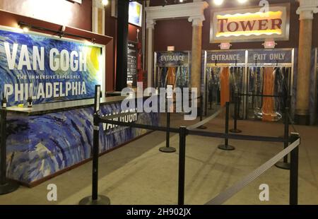 Upper Darby, Pennsylvania, U.S.A - 28 novembre 2021 - l'ingresso di Van Gogh arte e mostra Foto Stock