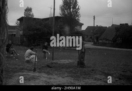 Polska, 1947. Obóz szkoleniowy Ligi Morskiej nad Ba³tykiem. NZ. Teren obozu. bb/mgs PAP Dok³adny miesi¹c i dzieñ wydarzenia nieustalone. Polonia, 1947. Un campo di addestramento della Lega di Mare sul Mar Baltico. Nella foto: Il campo. bb/MGS PAP Foto Stock