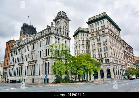 Syracuse, New York, USA – 14 settembre 2016. Gridley Building e Onondaga County Savings Bank Building a Syracuse, New York. Foto Stock