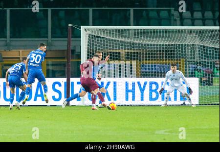 Torino, Italia - 2 dicembre 2021, Marko Pjaca (Torino FC) segnando il secondo gol durante il campionato italiano Serie A calcio match tra Torino FC ed Empoli FC il 2 dicembre 2021 allo Stadio Olimpico Grande Torino a Torino - Foto: Nderim Kaceli/DPPI/LiveMedia Foto Stock