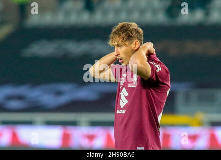 Torino, Italia - 2 dicembre 2021, Mergim Vojvoda (Torino FC) durante il campionato italiano Serie Una partita di calcio tra Torino FC ed Empoli FC il 2 dicembre 2021 allo Stadio Olimpico Grande Torino a Torino, Italia - Foto: Nderim Kaceli/DPPI/LiveMedia Foto Stock