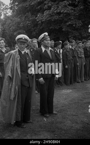 Polska, 1947. Obóz szkoleniowy Ligi Morskiej nad Ba³tykiem. bb/mgs PAP Dok³adny miesi¹c i dzieñ wydarzenia nieustalone. Polonia, 1947. Un campo di addestramento della Lega di Mare sul Mar Baltico. bb/MGS PAP Foto Stock