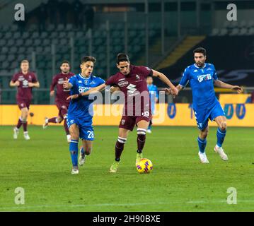 Torino, Italia - 2 dicembre 2021, Sasa Lukic (Torino FC) durante il campionato italiano Serie A football match tra Torino FC ed Empoli FC il 2 dicembre 2021 allo Stadio Olimpico Grande Torino a Torino, Italia - Foto: Nderim Kaceli/DPPI/LiveMedia Foto Stock