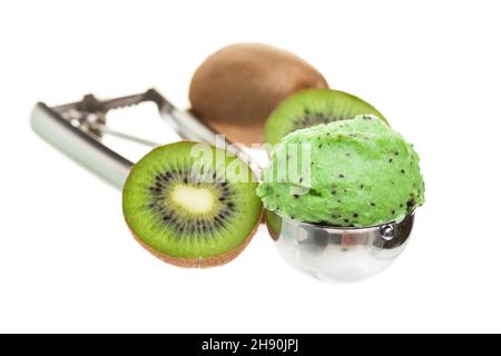 Una paletta di gelato kiwi isolato su sfondo bianco Foto Stock
