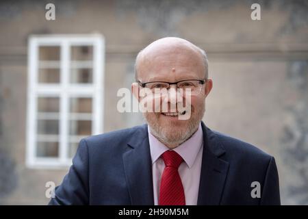 Praga, Repubblica Ceca. 2 Dic 2021. Candidato per il Ministro della Sanità ceco Vlastimil Valek (TOP 09) si presenta durante l'intervista per la Czech News Agency (CTK) a Praga, Repubblica Ceca, giovedì 2 dicembre 2021. Credit: Michaela Rihova/CTK Photo/Alamy Live News Foto Stock