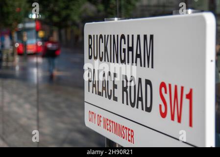 Londra 2020. Segnale per Buckingam Palace Road Foto Stock