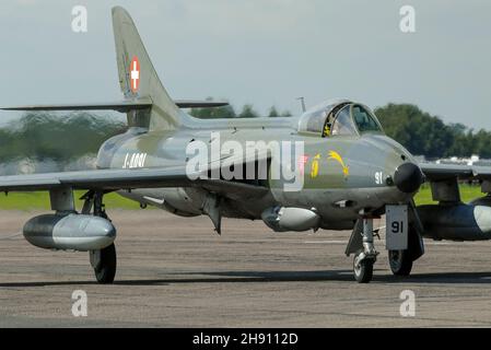 Hawker Hunter F58 aereo jet classico J-4091 a Bruntingthorpe Aerodrome, Regno Unito. L'ex forza aerea svizzera, operò a terra in proprietà privata Foto Stock