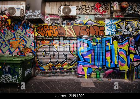 Melbourne, Australia - 31 ottobre 2021: Street art e graffiti in Centre Place, vicino a Degraves St nel CBD di Melbourne in una mattinata primaverile a Victoria, A. Foto Stock