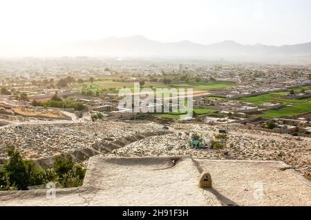 Le colline di Kabul Afghanistan con i suoi insediamenti informali Foto Stock