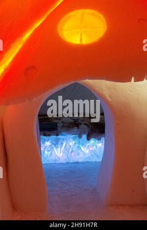 Suite con camera da letto a tema del Folklore nordico basata sulla storia di 'Tusser' nel Sorrisniva Igloo Hotel, alta, Norvegia 2020 Foto Stock