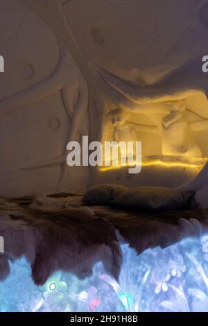 Suite con camera da letto a tema Folklore nordico nel Sorrisniva Igloo Hotel, alta, Norvegia 2020 Foto Stock