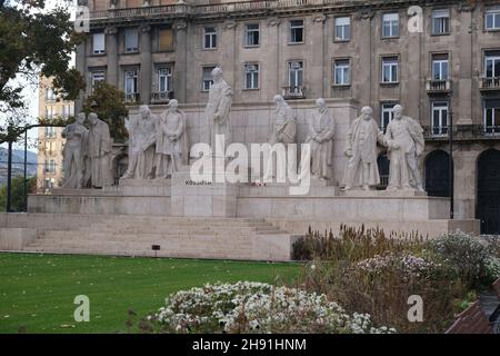 Scultura di Lajos Kossuth, ex ministro delle Finanze dell'Ungheria monumento a Budapest. Foto Stock