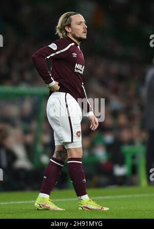 Glasgow, Scozia, 2 dicembre 2021. Barrie McKay of Hearts durante la partita della Scottish Premier League al Celtic Park di Glasgow. Il credito dell'immagine dovrebbe leggere: Neil Hanna / Sportimage Foto Stock