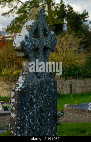 Croci celtiche montate sui cimiteri in Irlanda Foto Stock