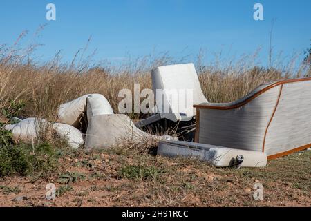 Scarico illegale della spazzatura selvaggia Foto Stock