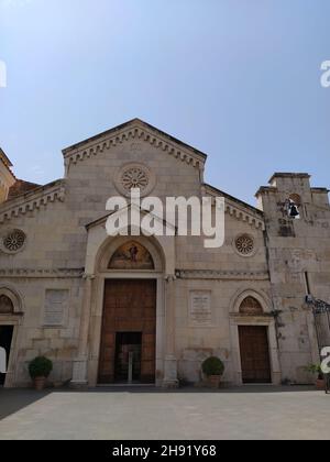 La Cattedrale dei Santi Filippo e Giacomo comunemente conosciuta come la Cattedrale di Sorrento Foto Stock