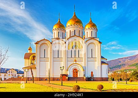 Cattedrale di Sant'Andrea a Gelendzhik vista dal lato sud Foto Stock