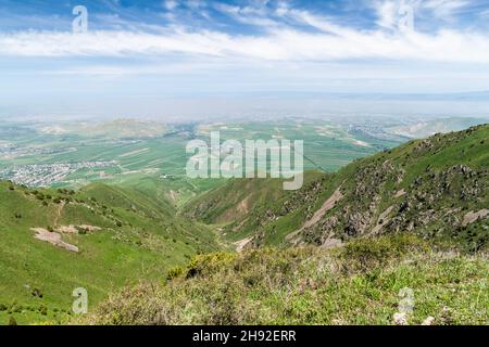 Veduta aerea dello smog che copre Bishkek, Kirghizistan Foto Stock