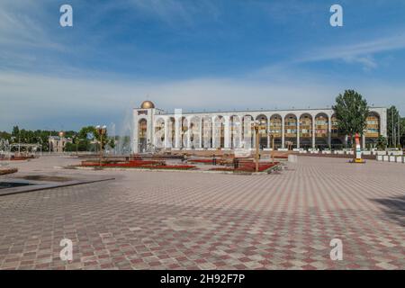 Fontane a Ala troppo piazza a Bishkek, capitale del Kirghizistan. Foto Stock