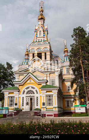 Cattedrale dell'Ascensione Cattedrale di Zenkov , cattedrale ortodossa russa situata nel Parco Panfilov ad Almaty, Kazakhstan Foto Stock