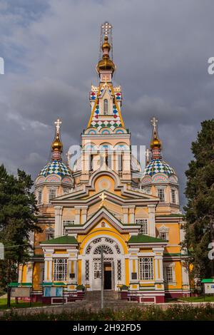 Cattedrale dell'Ascensione Cattedrale di Zenkov , cattedrale ortodossa russa situata nel Parco Panfilov ad Almaty, Kazakhstan Foto Stock